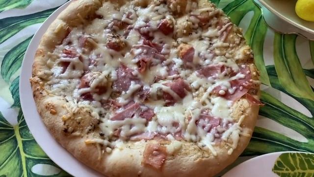 Итальянский обед, вторник. Пицца с трюфелями, зелёная фасоль, шпинат. Italian lunch at home. смотреть онлайн