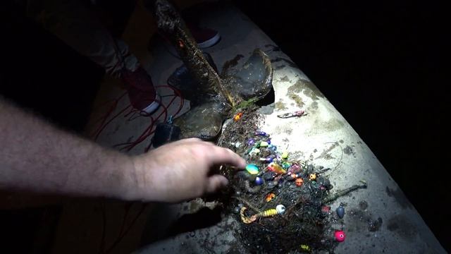 Magnet Fishing with a Super Magnet and Found 400 baits смотреть онлайн