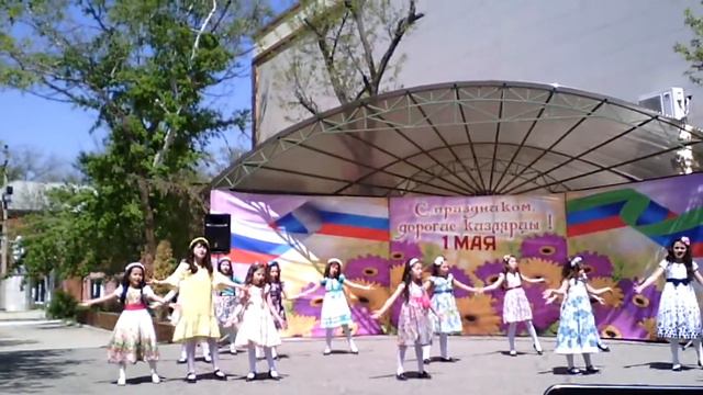 Песня " Здравствуй мир " Вокальный коллектив Рождество. г Кизляр смотреть онлайн