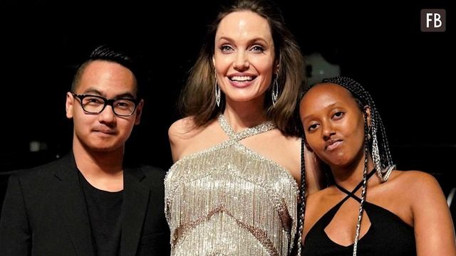 Пятнадцать лет назад Анджелина Джоли и Брэд Питт удочерили африканскую девочку смотреть онлайн