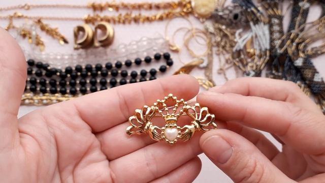 179. Распаковка. Продолжение.Неизвестный лот номер 2 с винтажными украшениями. смотреть онлайн