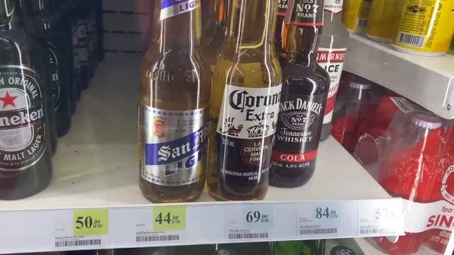 Уличная еда с ночного рынка и лапша из водорослей. Цены в супермаркете на White Send Beach. смотреть онлайн