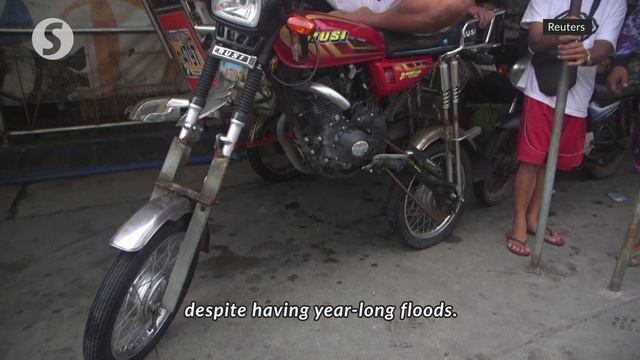 Elevated motorbike taxis help Philippine town navigate persistent floods смотреть онлайн