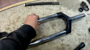 такие одинаковые но разные вилки SR Suntour XCT и XCT V2