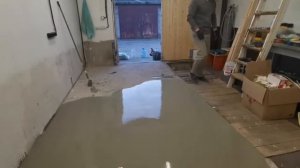 Заливка самовыравнивающегося пола в гараже