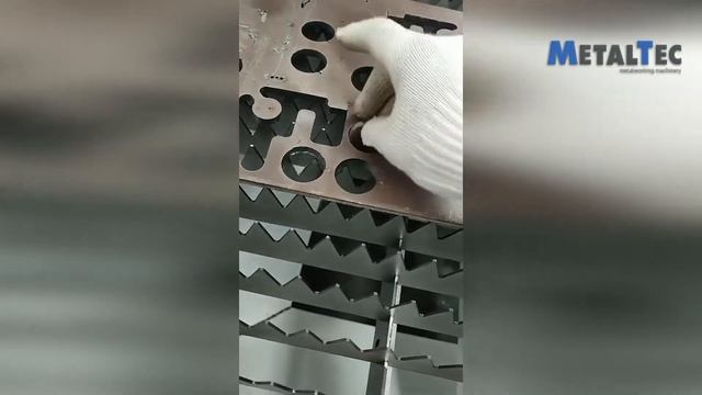Оптоволоконный лазерный станок для резки металла MetalTec 1530B | Резка углеродистой стали 10 мм смотреть онлайн