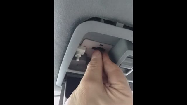 Toyota Rav4 2008r wymiana żarówki oświetlenia kabiny смотреть онлайн