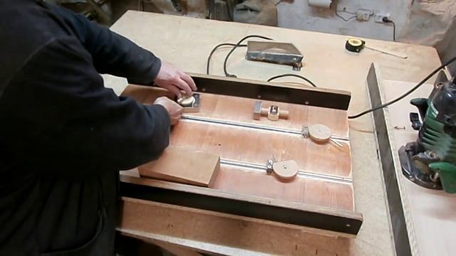 Зажимы для рабочего и фрезерного стола. Clip details in woodworking. смотреть онлайн
