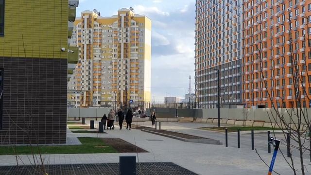 Обманываю детей с брокколи. Ходим по дворам наших подписчиков в Дрожжино. ДЕНЬ РОЖДЕНИЯ ЛЁВЫ.