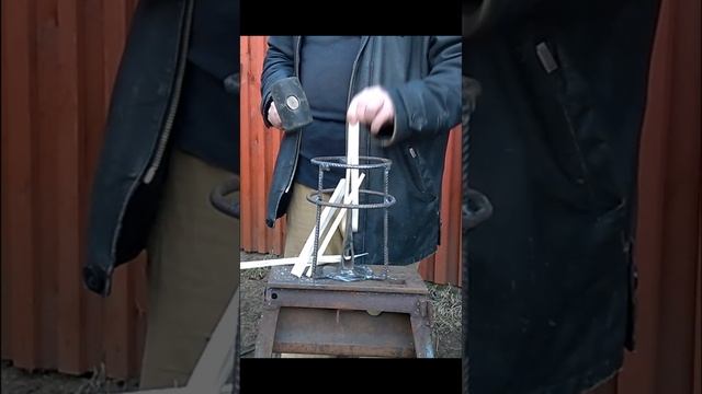 Щепокол Клин-Колун колет щепки из полена, демонстрация работы (вертикально, #shorts) смотреть онлайн