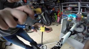 Установка оливки и коннектора в гидролинию Shimano xt