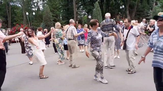 ТЕЩА ДАЛА, ДАЛА НА МАШИНУ! ТАНЦЫ ХАРЬКОВ СЧАСТЛИВЫЕ МОМЕНТЫ смотреть онлайн