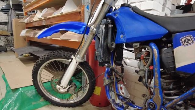 Yamaha YZ400F Легенда Мотокросса. Купили мотоцикл с разобранным мотором. И снова Влипли смотреть онлайн