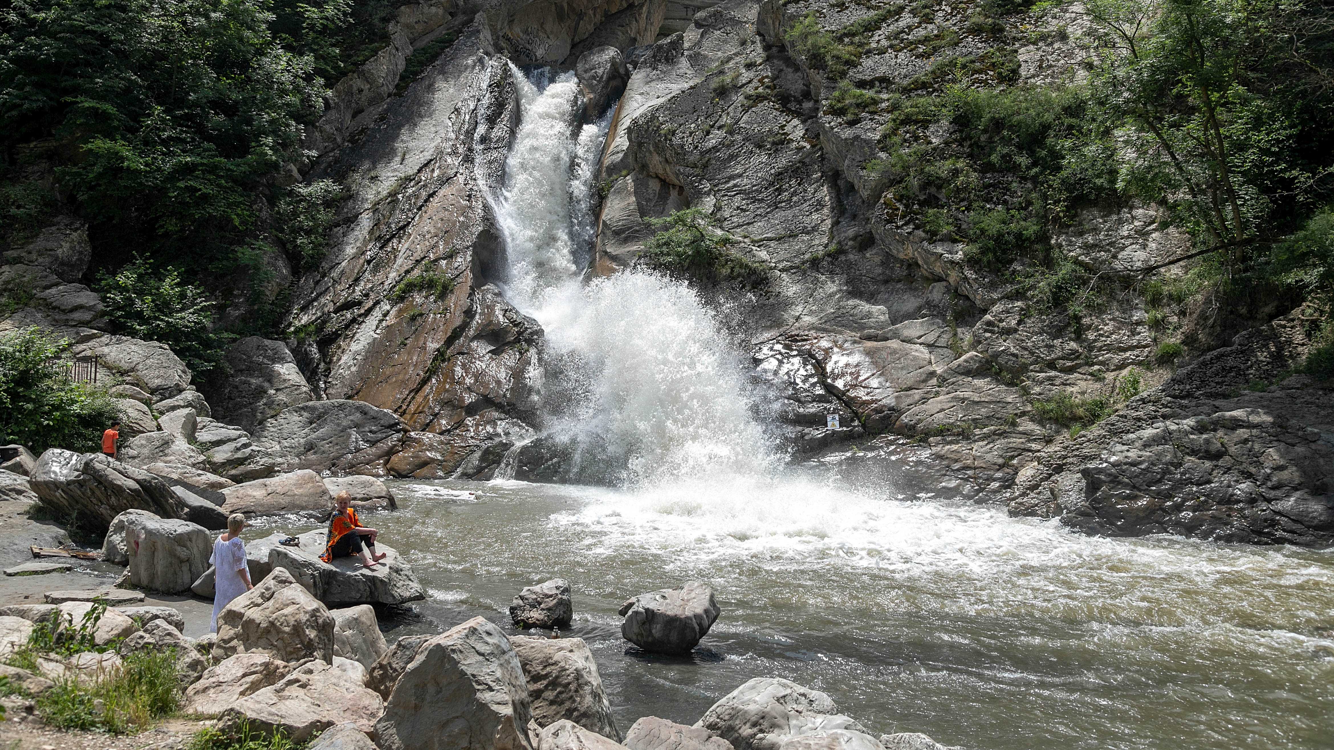 Туристические места Дагестана: Хучнинский (Ханагский) водопад в Табасаранском районе смотреть онлайн