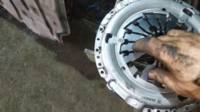 Замена сцепления - Skoda Octavia смотреть онлайн