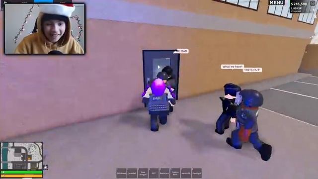 Dangerous Criminals VS Swat Team! (Roblox) смотреть онлайн