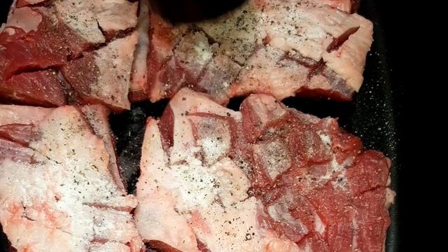 Говяжьи рёбрышки замаринованые солёными помидорами!!! смотреть онлайн