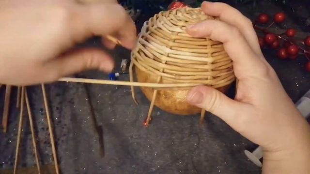 Новогодний шар. плетение из бумажных трубочек смотреть онлайн