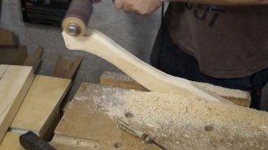 Как сделать удобное топорище своими руками