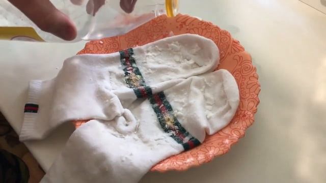 Супер способ вернуть белизну белым носкам и белым вещам! смотреть онлайн