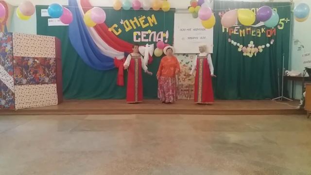 Бабка Акулина.Поют"Поющие сердца" смотреть онлайн