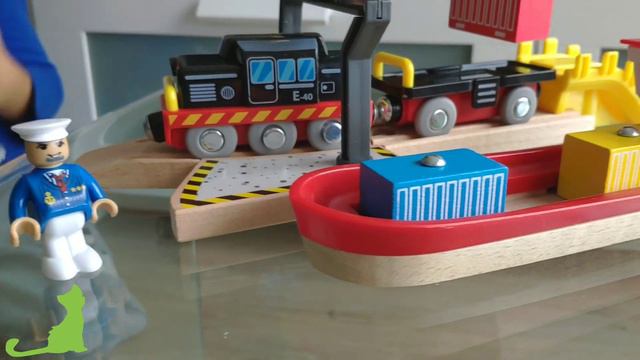 Распаковка игрушка Морской грузовой Порт. Мультик внутри видео.