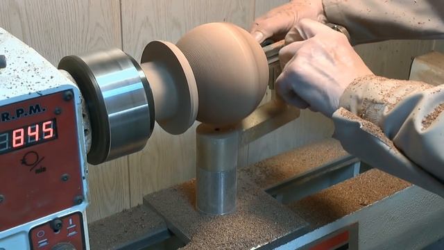 Точение шара на токарном станке. Деревообработка/ Turning of a sphere / Woodworking / Woodturning смотреть онлайн