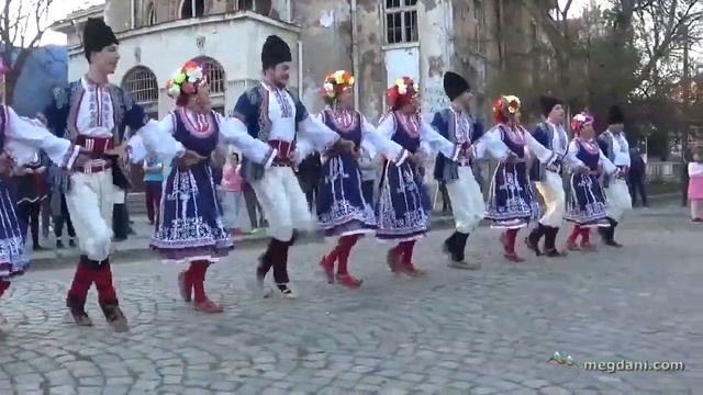 Всички на мегдана - неделно хоро с Фолклорен танцов ансамбъл "Горна баня" смотреть онлайн