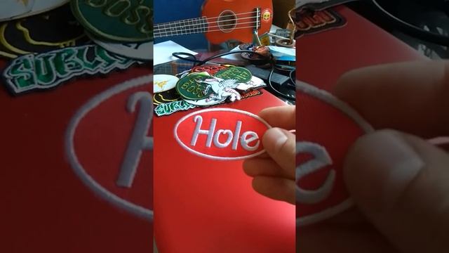 Видео обзор термонаклейка на одежду рок-группа HOLE. Термонашивки и наклейки musiconshop.ru смотреть онлайн