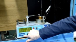 Определение температур вспышки и воспламенения жидких топлив в открытом тигле