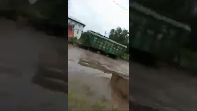 поезд едет по воде ))) смотреть онлайн