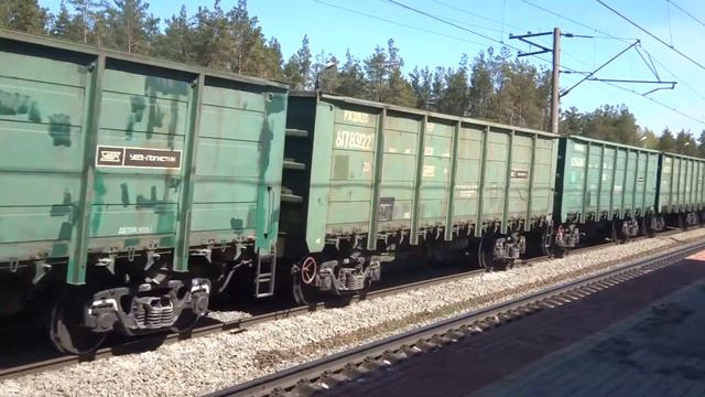 Электровозы ВЛ80С-2694/2697 и ВЛ80С-712 с грузовыми поездами