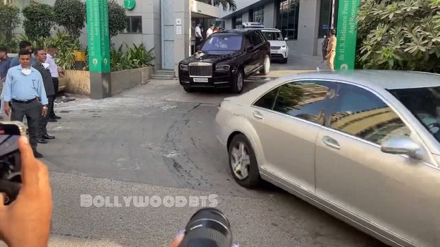 Mukesh ambani with newly born princess ? Ambani family with granddaughter leaves hospital смотреть онлайн