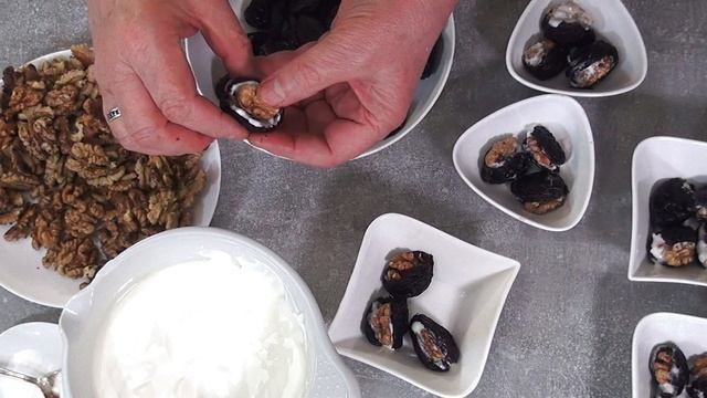 ЧЕРНОСЛИВ С ОРЕХОМ В СМЕТАНЕ смотреть онлайн