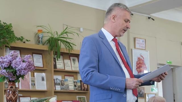 Владимир Смирнов презентовал сборник своих стихов смотреть онлайн