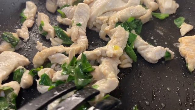 Салаты с Соусом Песто