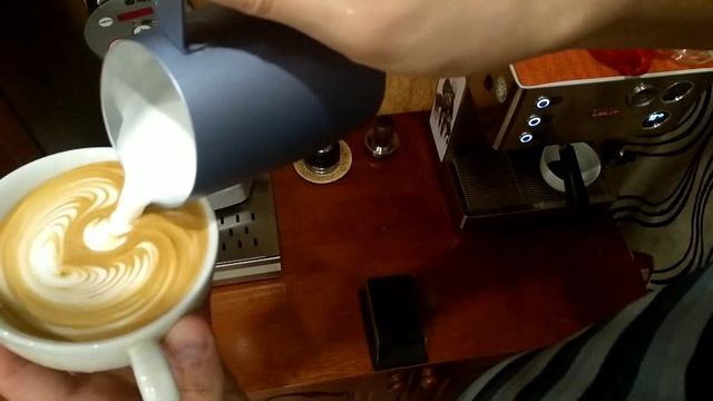 Lelit Elizabeth - izi latte art смотреть онлайн