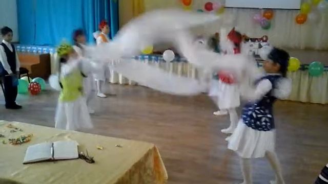 4 класс танец "ШАНЫРАК" Школа имени Мухтара Ауэзова. смотреть онлайн