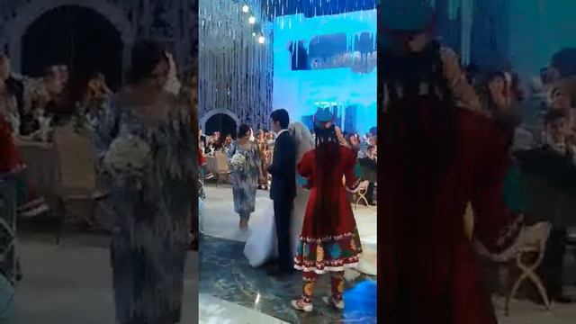 Ансамбль "Чаман" ресторан Яккасарой пешвози арус домод смотреть онлайн