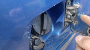 Как сделать на Ланос и Авео крышку бензобака в рабочем положении. больше не буду просить на заправк