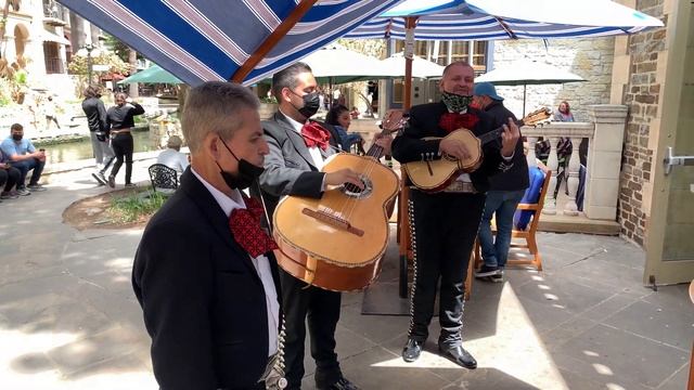 Walking Around Alamo Plaza And The San Antonio River Walk - 4K Walking Tour