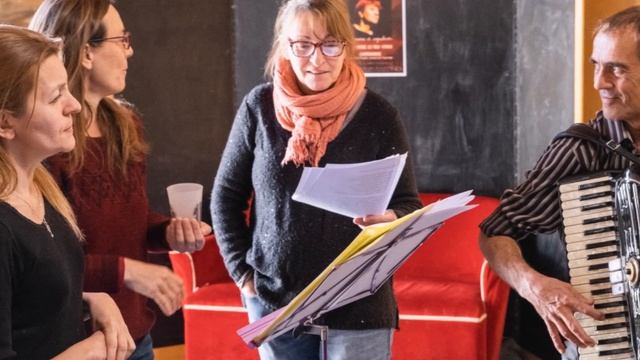 Séance de travail en vue Hommage Anne Sylvestre à Gardanne смотреть онлайн