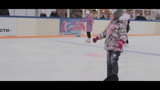 Массовое катание на Советской площади. Тренировка по шорт-треку и фигурному катанию смотреть онлайн