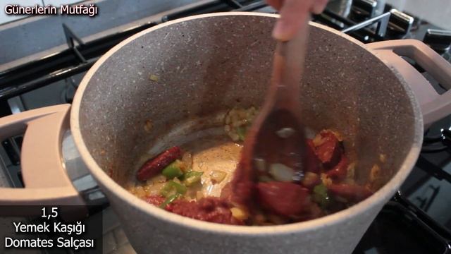 Tam Kıvamında Sucuklu Kuru Fasulye Tarifi ✅