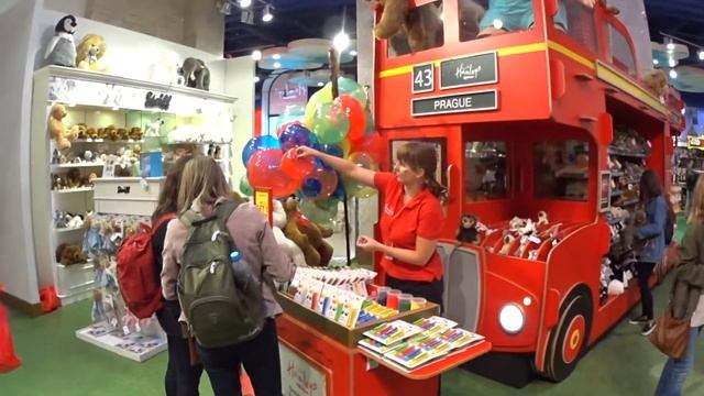 Не спеша пешком по Праге Hamleys магазин игрушек смотреть онлайн