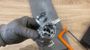 Как снять личинку зажигания Volkswagen Golf 6 если ключ не поворачивается.