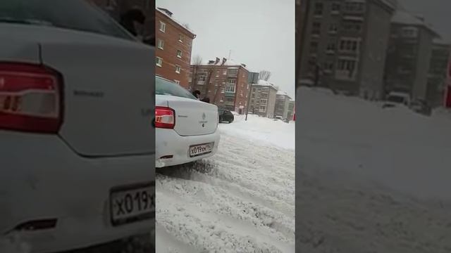 Как в Казани гаишники носят на руках пешеходов смотреть онлайн