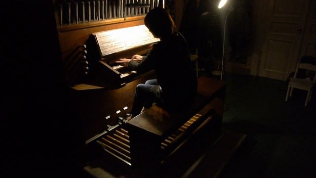 J.S.Bach - Organ Prelude and Fugue in C minor BWV 549 (играет Наталия Саенко) смотреть онлайн