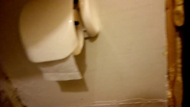 Как правильно вешать туалетную бумагу! смотреть онлайн