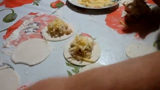 слойки с мясом и сыром смотреть онлайн